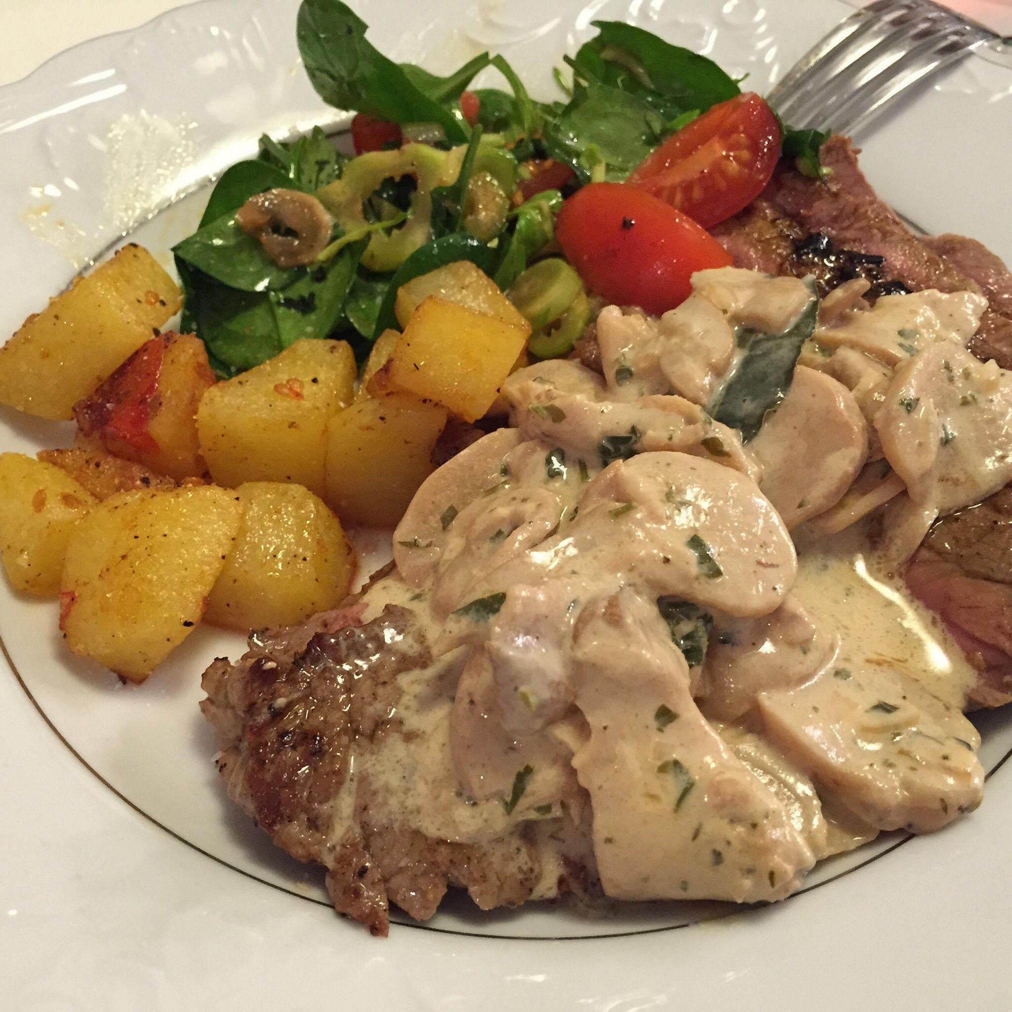 Filetto di manzo con funghi porcini.